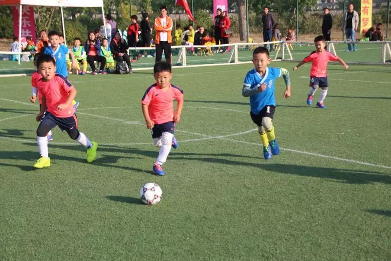 2018年中国足协全国娃娃足球宣传月活动暨“通辽市幼儿园足球超级联赛”欢乐开赛