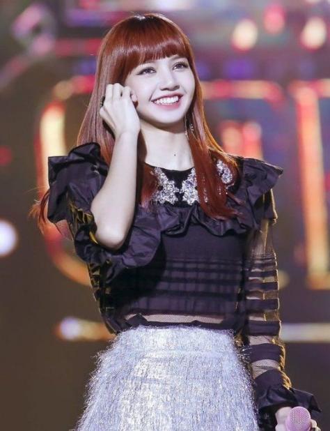 lisa穿搭韩国,lisa最出圈的十大穿搭