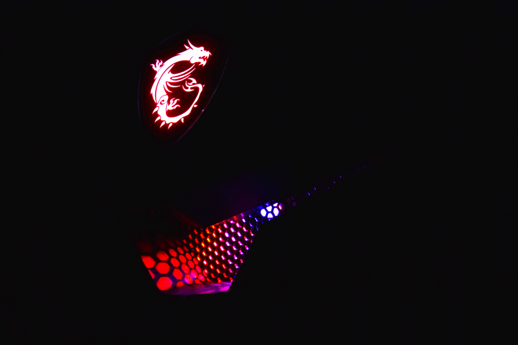 微星宙斯盾aegis3评测,微星宙斯盾aegis3增加内存条