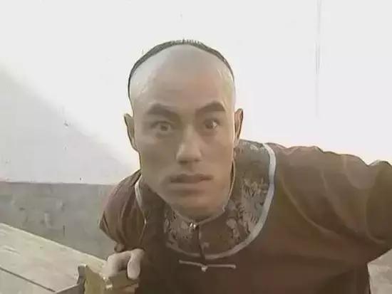 上厕所时发现厕所没纸了怎么办,原来上厕所没纸还能这样做