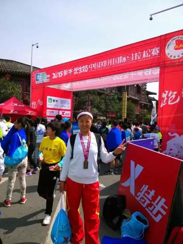 穿拖鞋跑马拉松,马拉松穿拖鞋