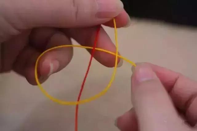 文玩手串串珠怎么打结,文玩手串水晶弹力绳子打结方法