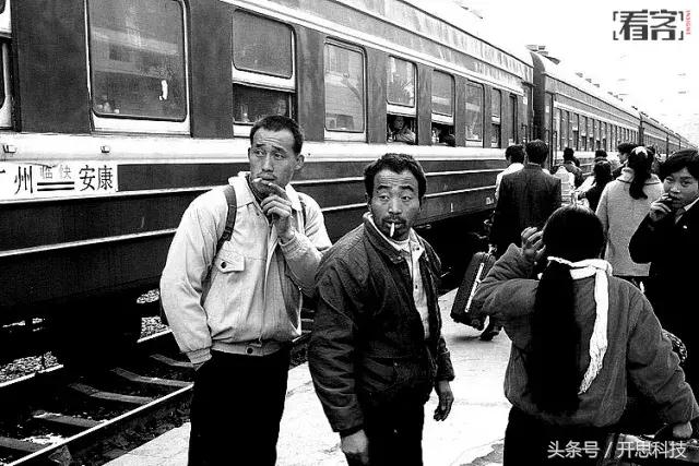 「人老了就开始喜欢怀旧」90年代的广州火车站，究竟有多恐怖？