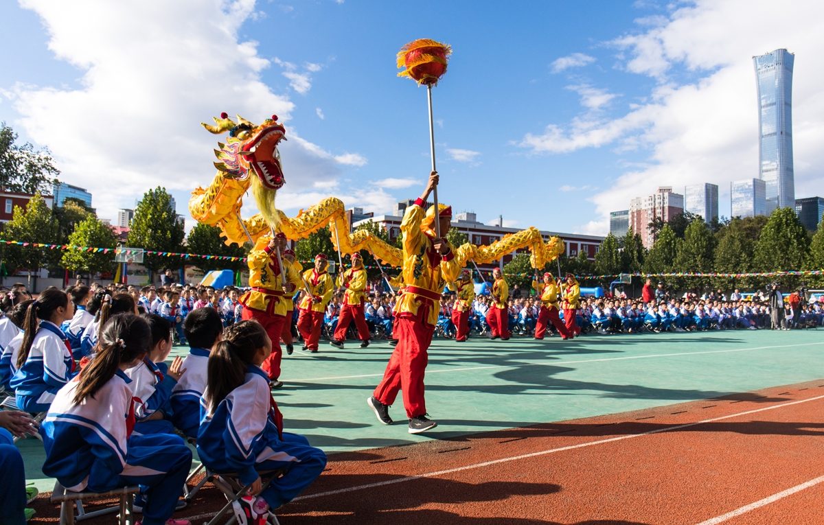 杨璞助力东方德才学校全国足球特色校启动仪式暨足球嘉年华活动