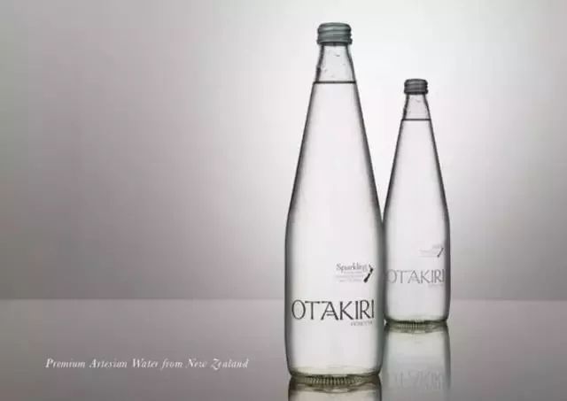 农夫山泉怡宝矿泉水卖得最多,怡宝和依云哪个矿泉水好