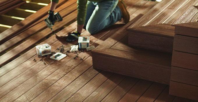 家里木地板翘起来了怎么办,家里的木地板翘起松动