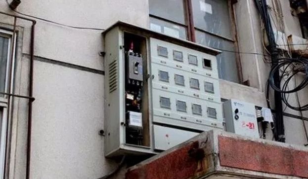 高层电表箱起火后果严重吗,电表箱起火怎么灭火