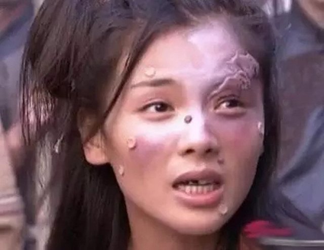 很多明星都有扮丑,她却是个例外,因为放不下身段