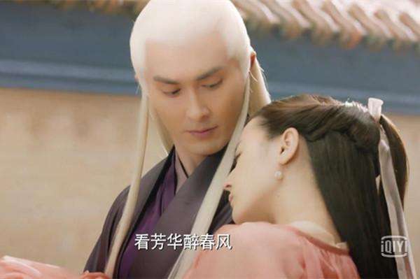 热巴枕上书造型遭吐槽,热巴枕上书霸气