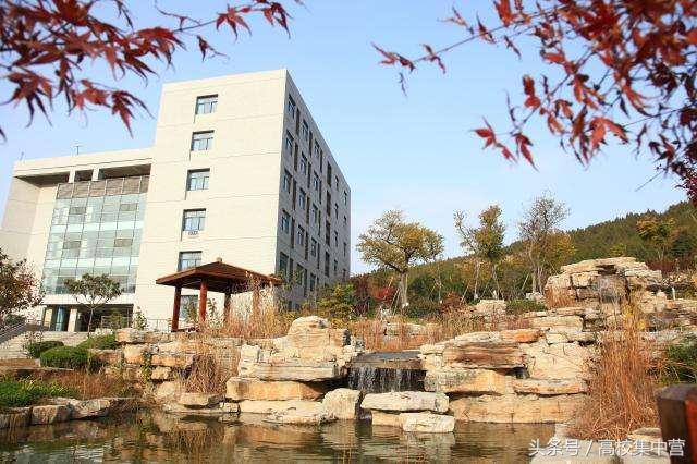 这所师范大学毕业生不穿学位服穿汉服！以省份命名，但却不在省会