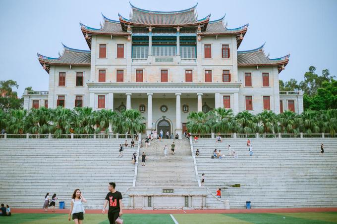 厦门大学打卡照怎么拍好看,厦门大学怎么拍照转场