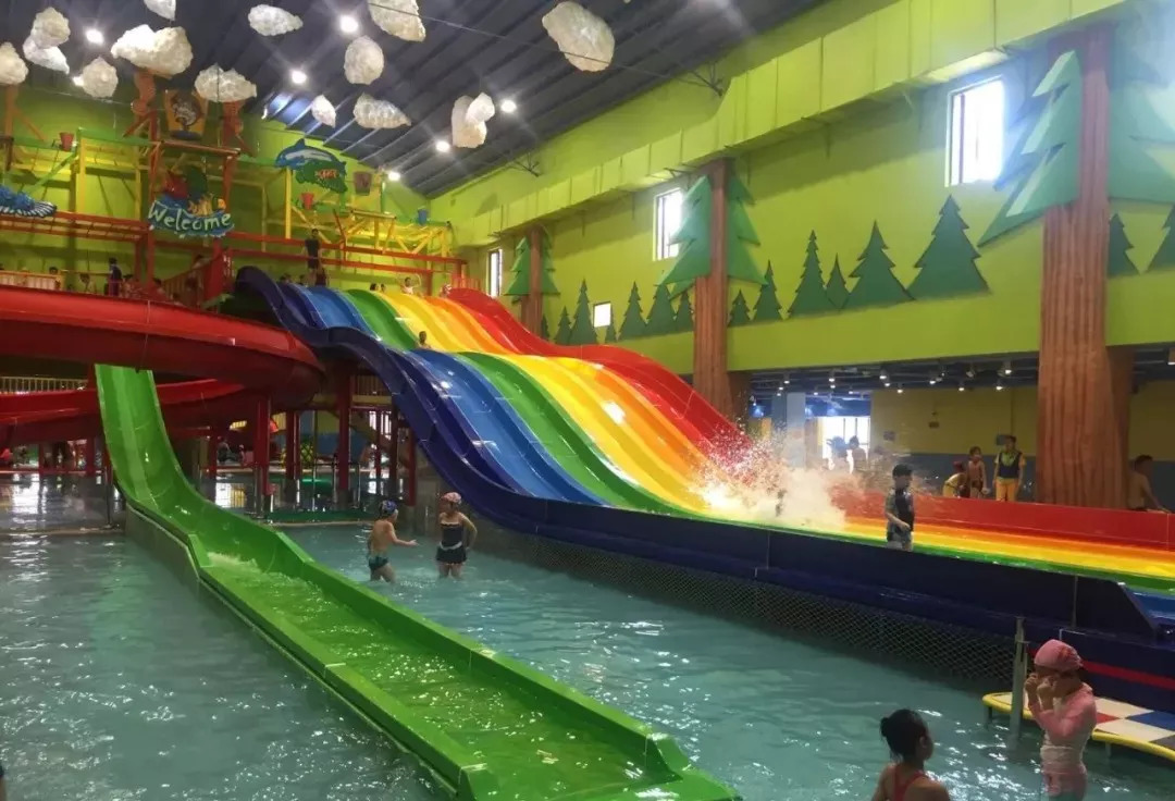 西峡谷公园网红滑梯,网红景点彩虹滑梯和现实对比