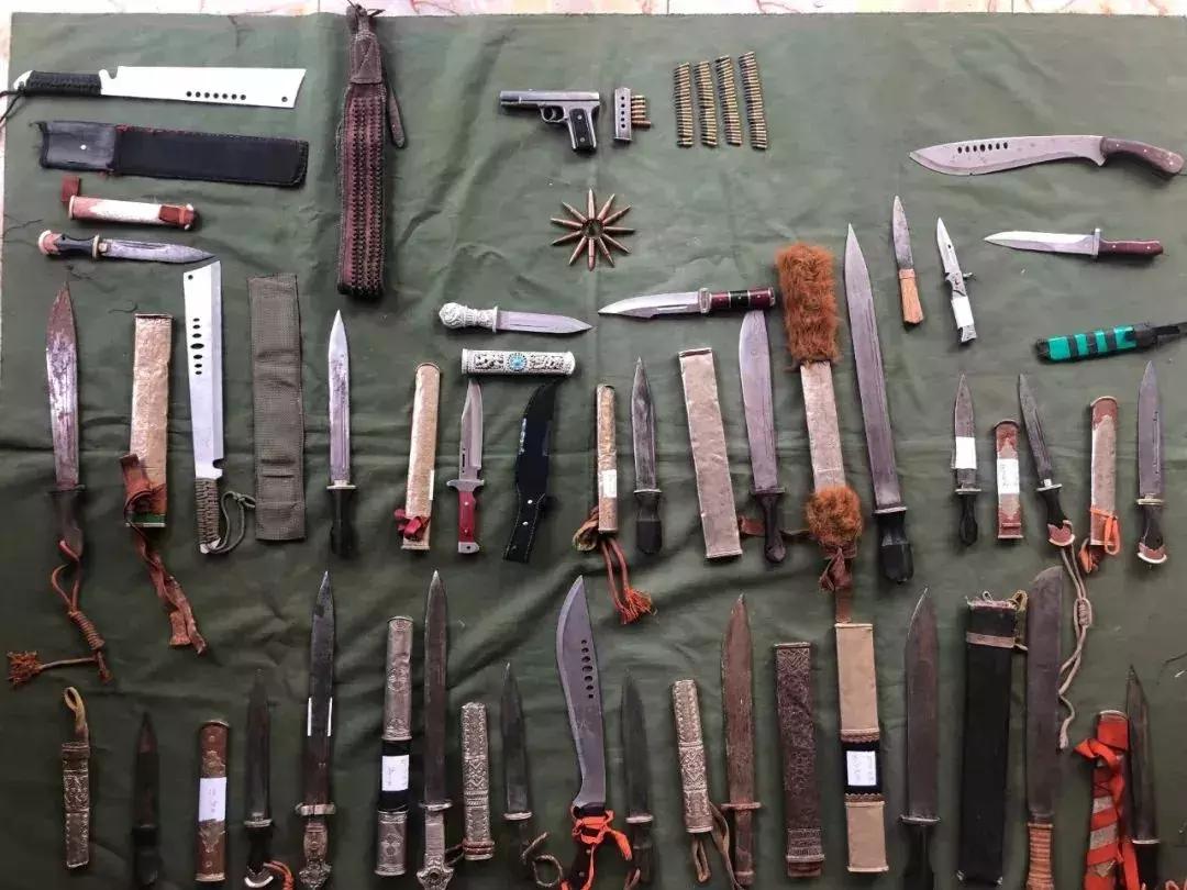 玉树公安抓捕的视频,缉枪治爆宣传群众主动上交枪支