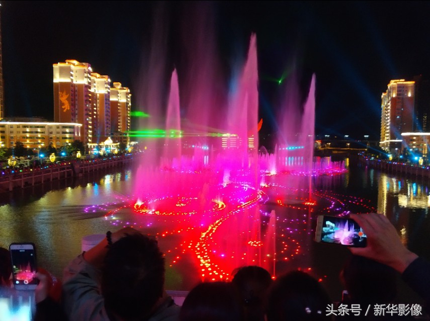 陕西凤县音乐喷泉灯光秀,凤县凤凰喷泉今晚开放不
