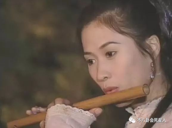 天生斜视参加选美，后成顶级打女被烧伤，当红时退圈为救患癌父亲