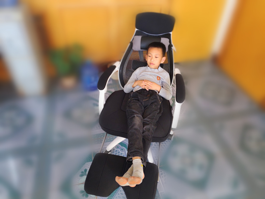 椅子中的战斗椅，春夏秋冬，一椅相伴！黑白调体验