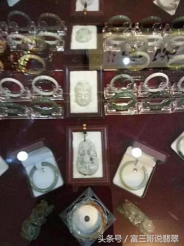 几十元低价翡翠是真是假,卖假翡翠的人收高价格能怎么处理