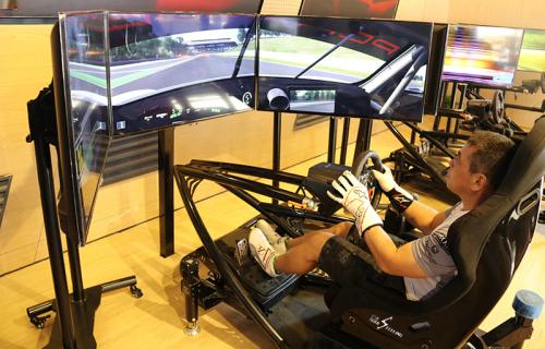 职业车手模拟设备,职业赛车手的模拟器