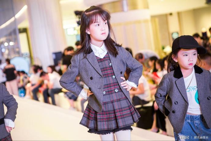 minimija中国国际时装周,2020国际时装周童模