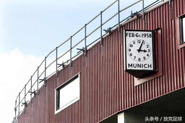 老特拉福德球场和梦剧场,梦剧场老特拉福德球场英文名