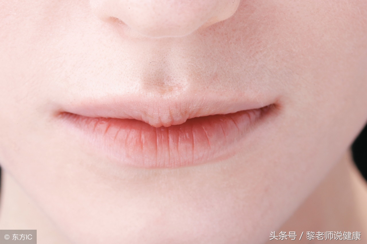 嘴唇黑猪肝红怎么回事,嘴唇发紫发黑还有斑点