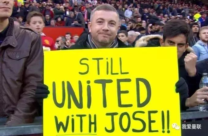 曼联逆转背后的真正英雄！你看，那位老人泪流满面