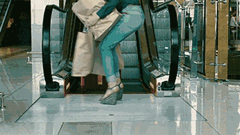 「小蟹趣玩」行李箱自动跟着你走，炫酷！