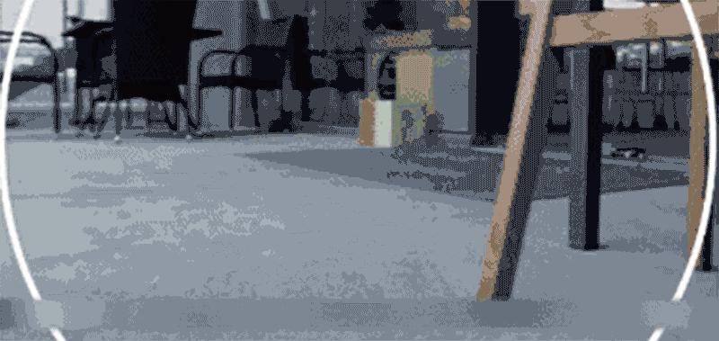 这款行李箱会自己动，超方便，酷！