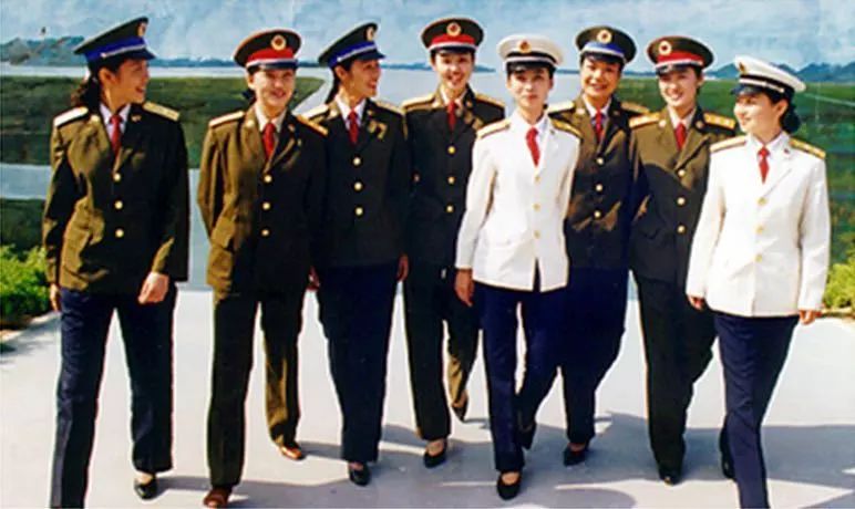 中国各种军衔的军装,60年代军衔制军装