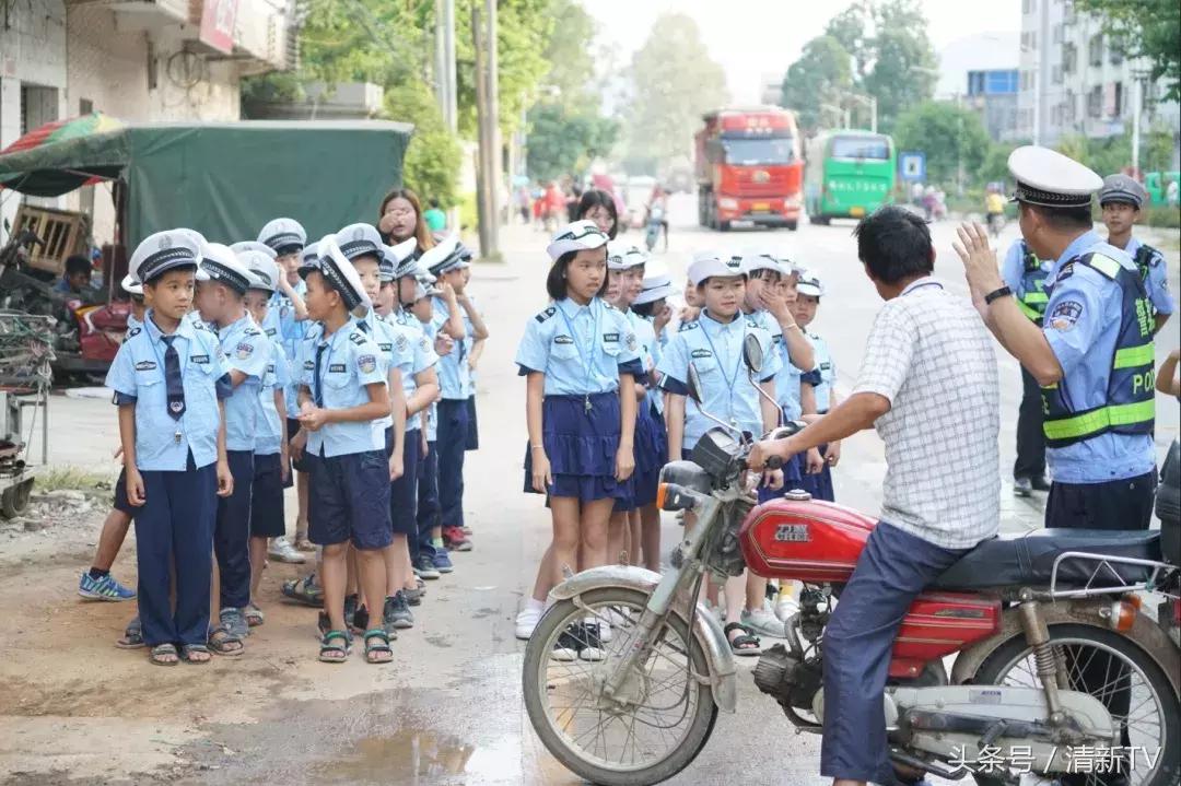 小学生当交警感受,成为交警