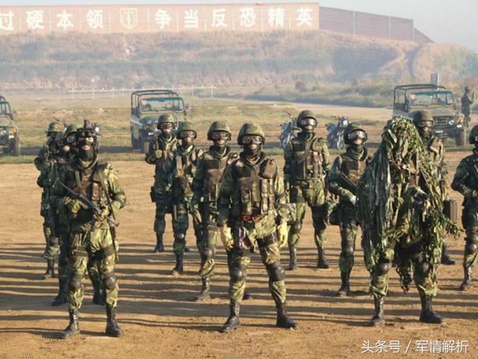 解放军中国特种兵训练视频,解放军特种兵骑摩托训练
