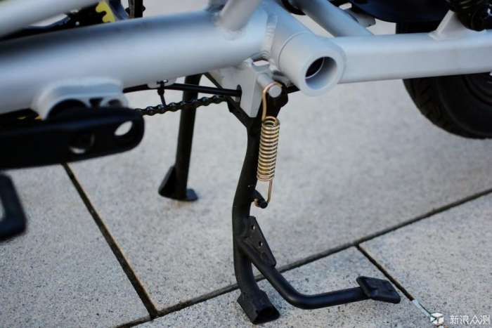 这才是真正的电动自行车,小牛评测特斯拉