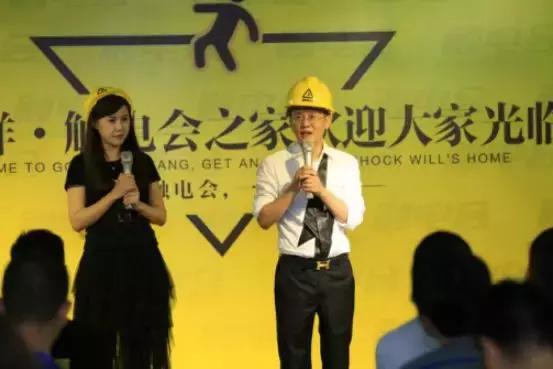 目前最流行的微商运营模式,淘宝和微商是什么样的商业模式