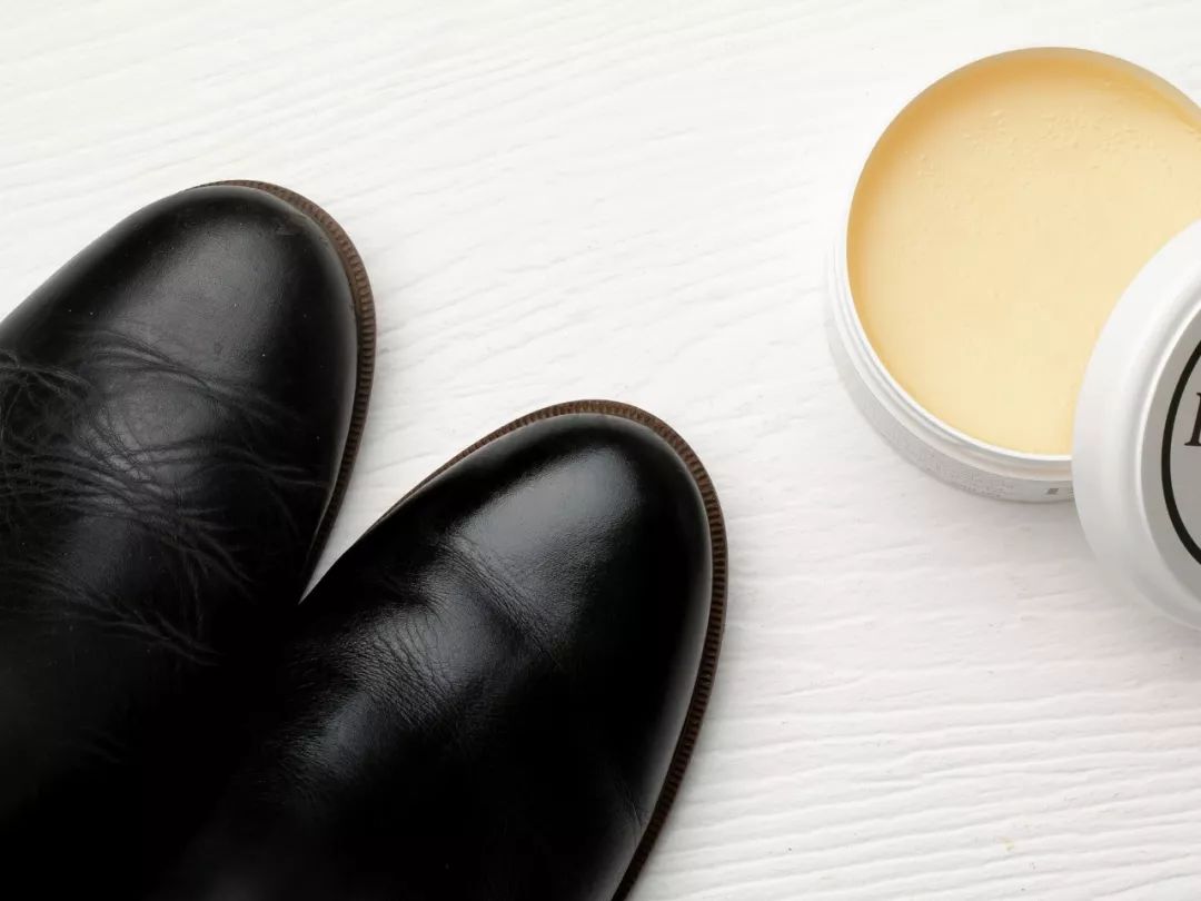 用它让你的皮衣皮鞋更加亮丽,用它擦完皮鞋焕然一新