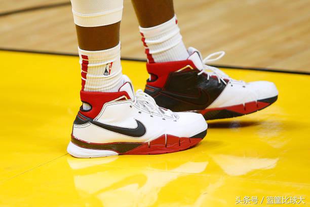 月球漫步者致敬迈克尔-杰克逊！10月9日NBA球鞋赏析