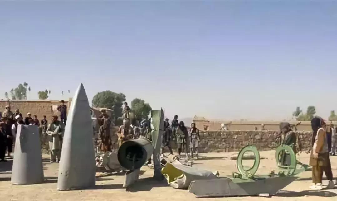 用步枪打下飞机纪实片,现实中用步枪打下来的飞机