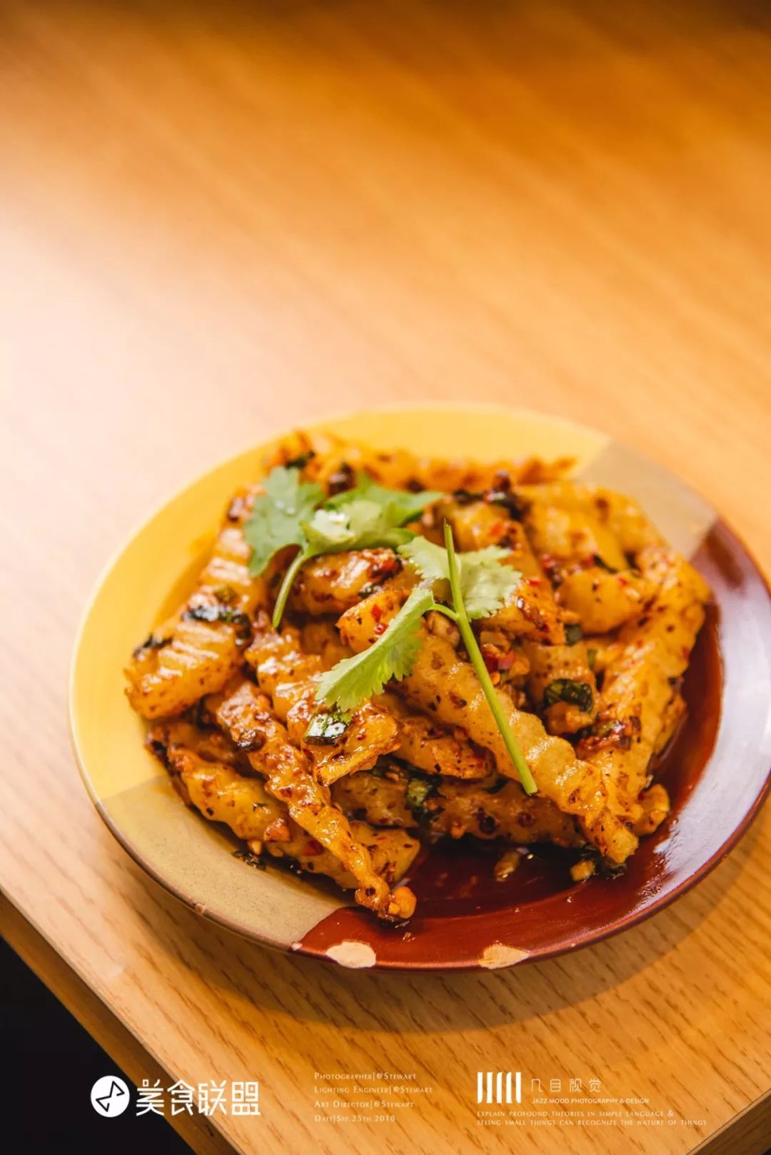 昆明南屏街90㎡小店，用60cm的一大锅装着比头大的“臭味”美食