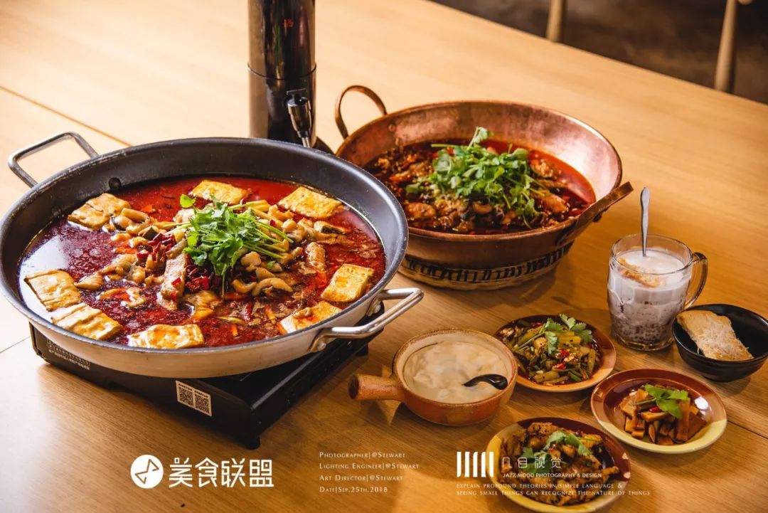 昆明南屏街90㎡小店，用60cm的一大锅装着比头大的“臭味”美食