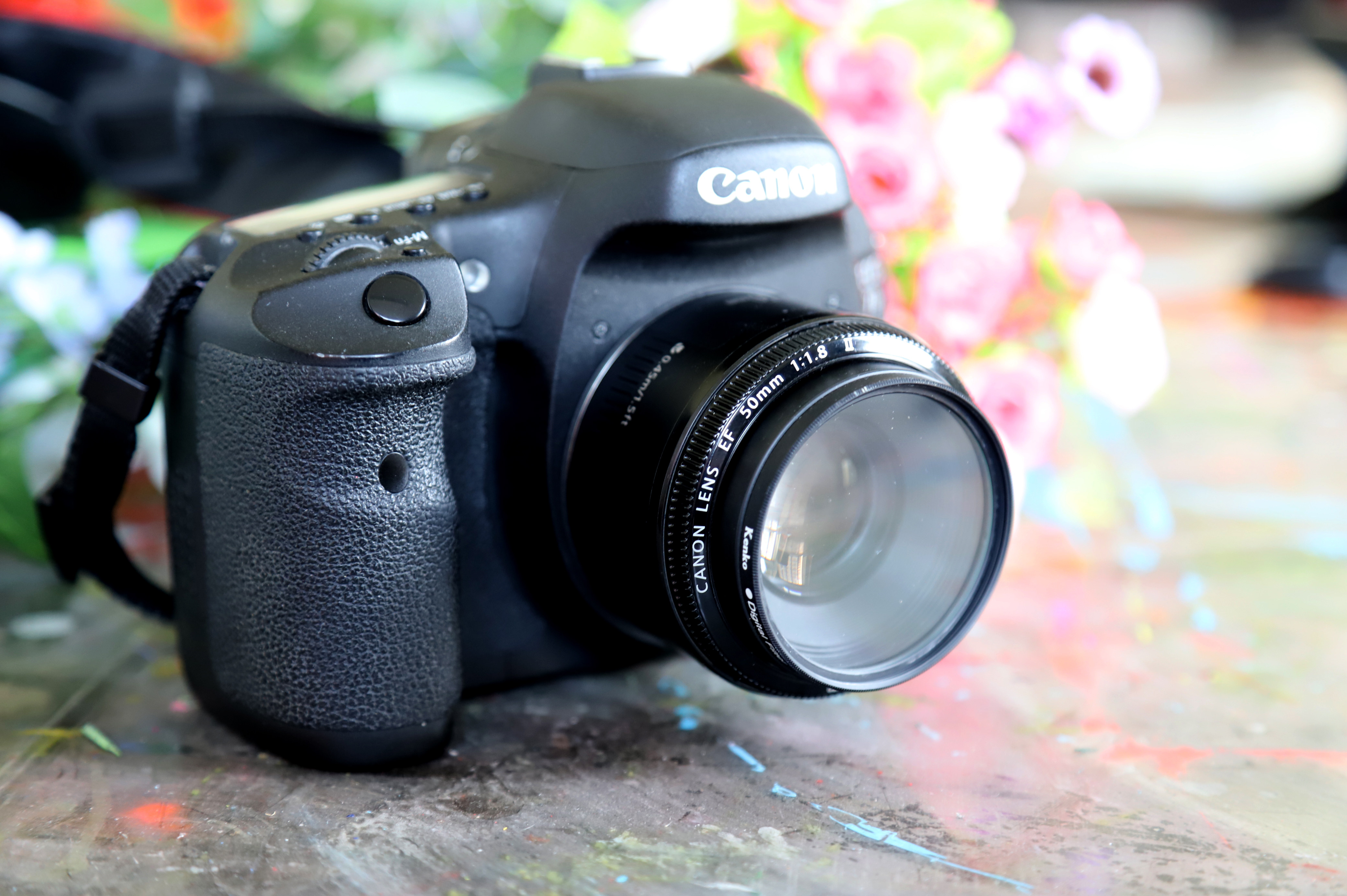 佳能一台拥有双核处理器的单反成为当时中高端数码单反的新标杆