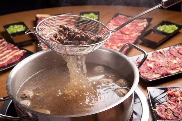 一头黄牛,出肉率仅为37%,这家潮汕牛肉火锅可谓口口珍贵!