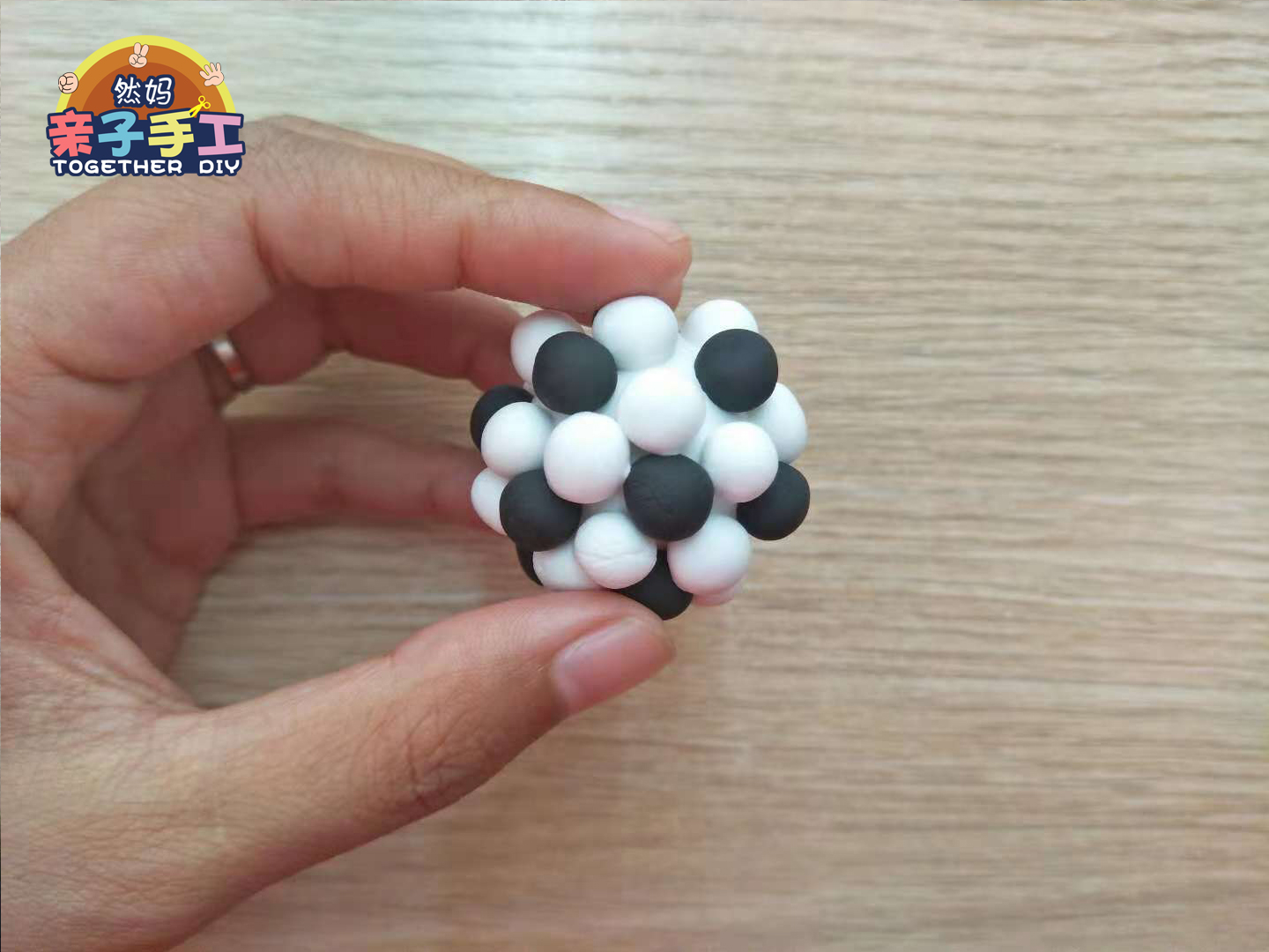 怎么用黏土做足球,足球粘土怎么做最简单