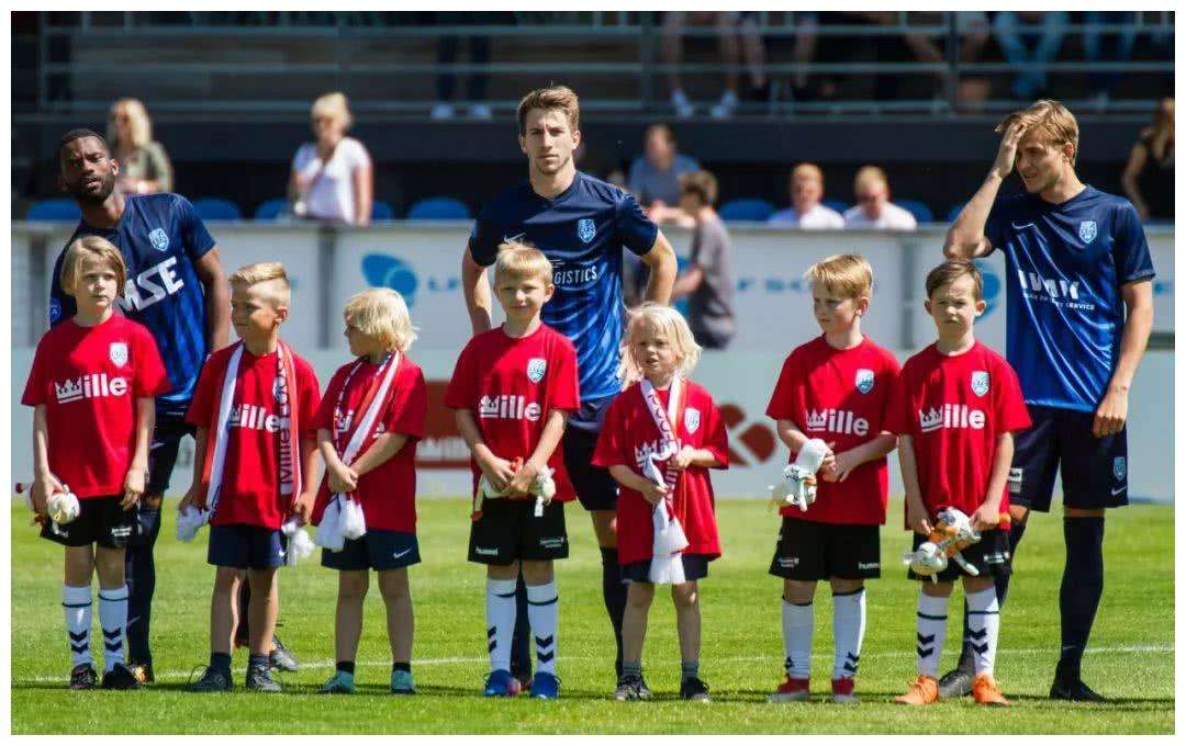 冰岛足球踢得过中国吗,中国足球与冰岛足球