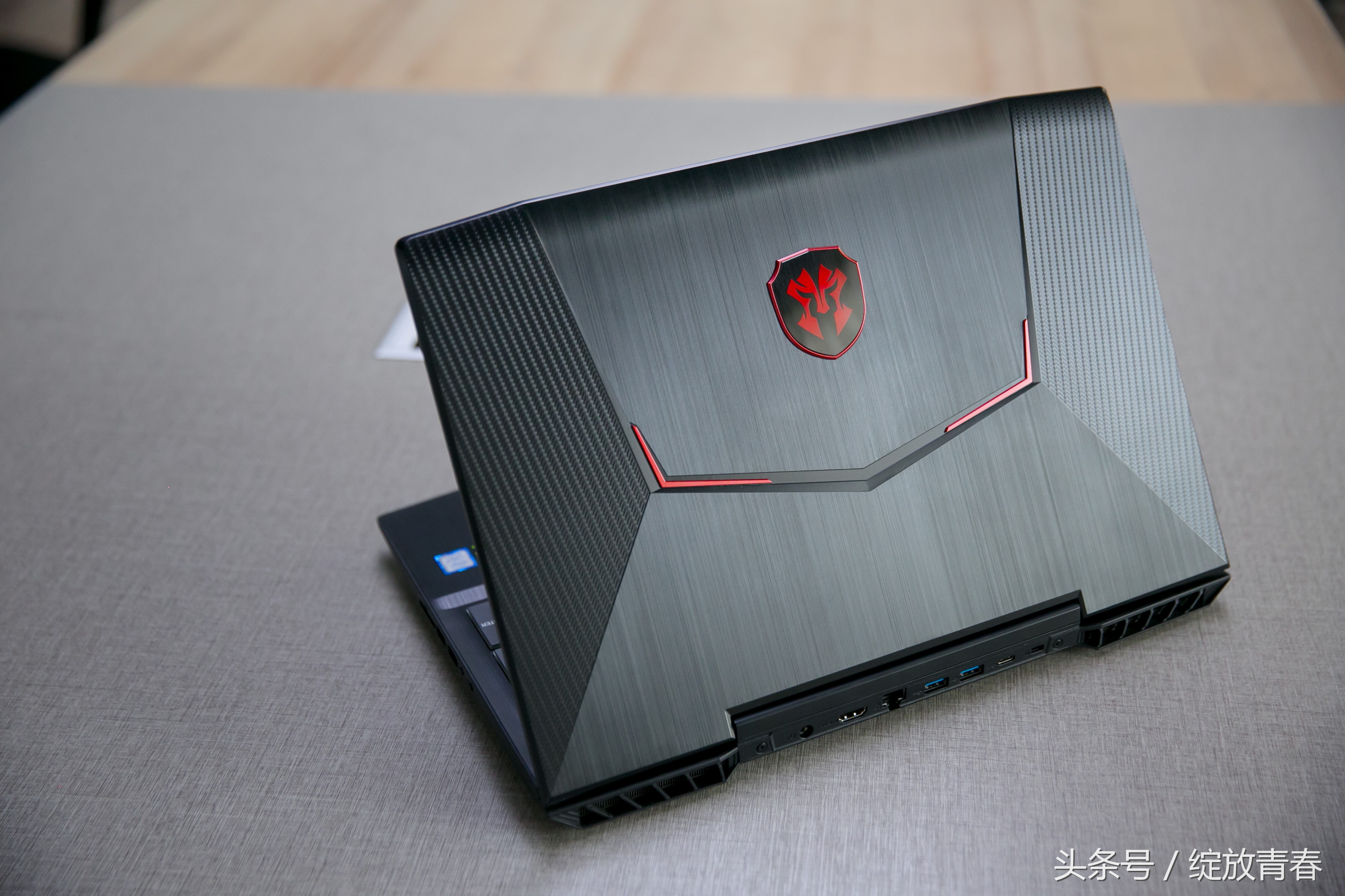 只要游戏装备给力，你不想吃鸡都难