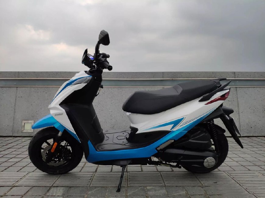 光阳最新降价的250踏板,光阳最新款小踏板