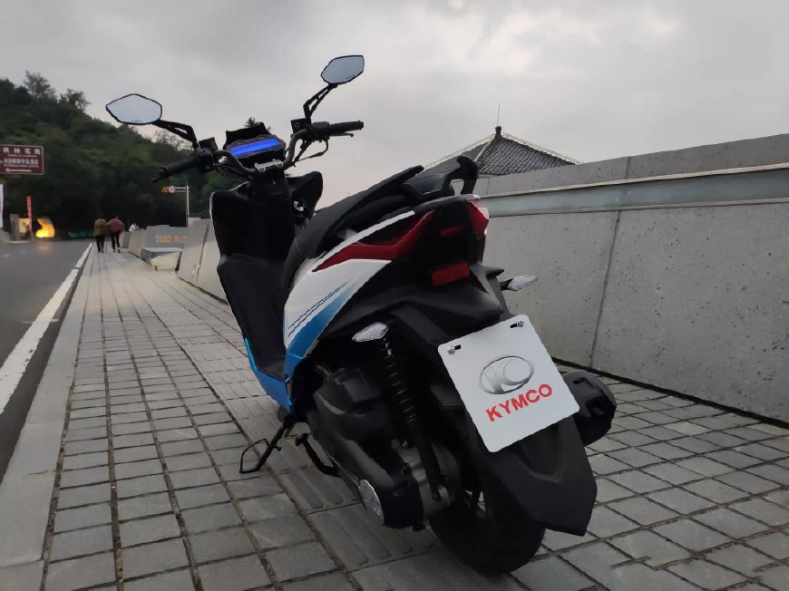 光阳最新降价的250踏板,光阳最新款小踏板