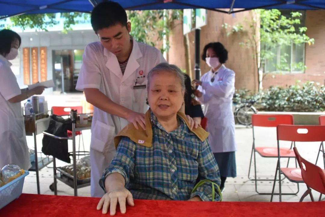 天河｜免费剪发、义诊……天河南的这场公益集市，你来凑热闹了吗