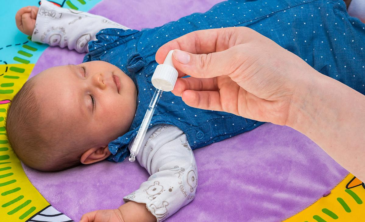 小宝宝的鼻屎多是怎么回事,小宝宝鼻屎堵着鼻孔怎么处理