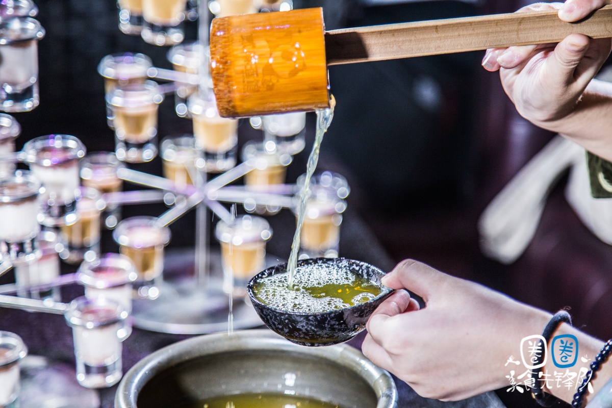 成都凌晨2点还在排队的贰麻酒馆，终于带着大熊猫来南昌了！