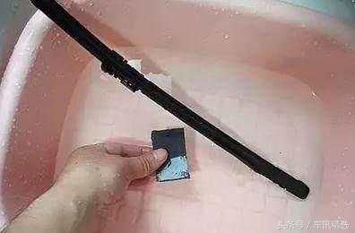 雨刮器嗡嗡响刮不动怎么处理,雨刮器吱吱的响怎样处理