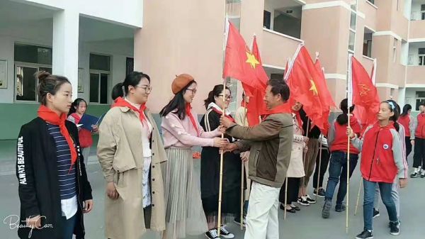 红领巾召唤我前进,红领巾心向党新队员入队仪式